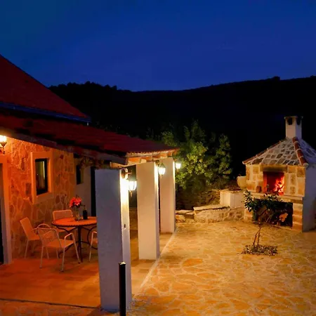 فيلة Stone House Ana Škrip